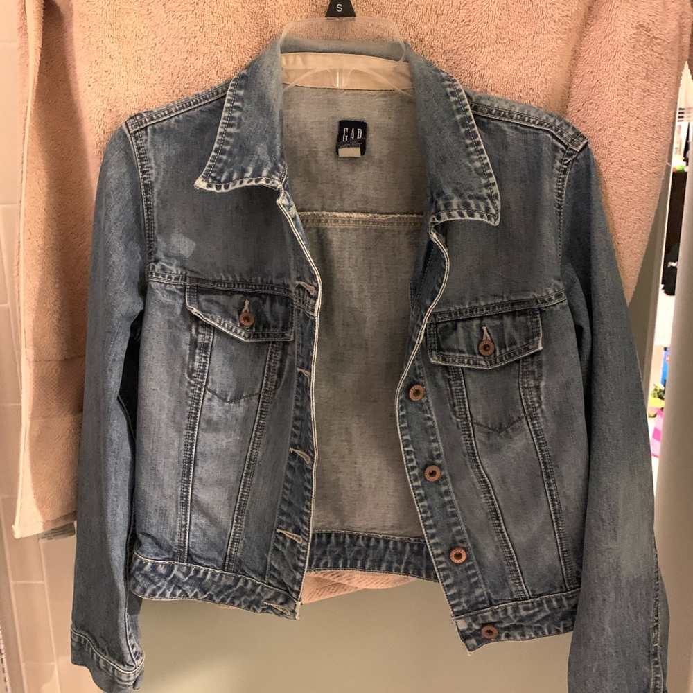 GAP women’s jean denim jacket size S. Rose gold buttons
